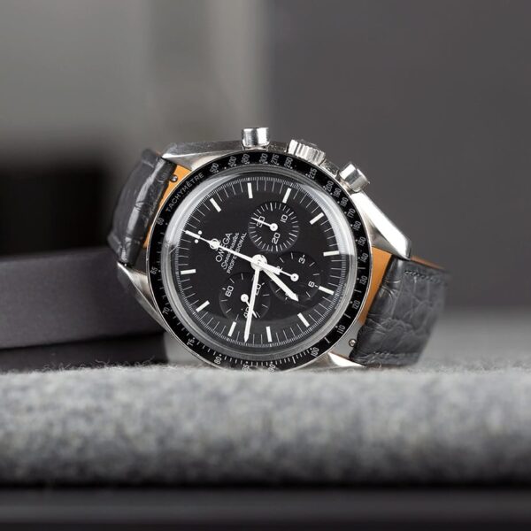 1618645851-Handmade-leather-watch-strap-Grey-Alligator-Round-scale (1) Handmade leather watch strap Grey Alligator Round scale